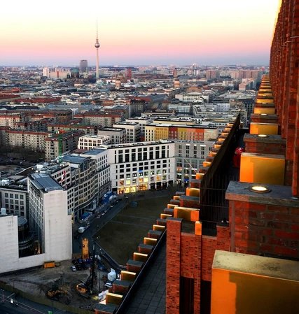 Ausblick über Berlin von Panoramapunkt Sonnenuntergang + Aussichtsplattform