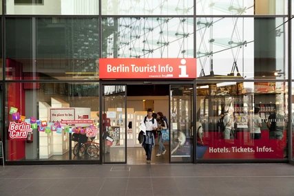 Info turistiche di Berlino alla stazione centrale Info turistiche di Berlino alla stazione centrale