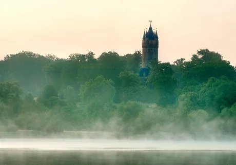 Potsdam, Flatowturm im Nebel © SPSG