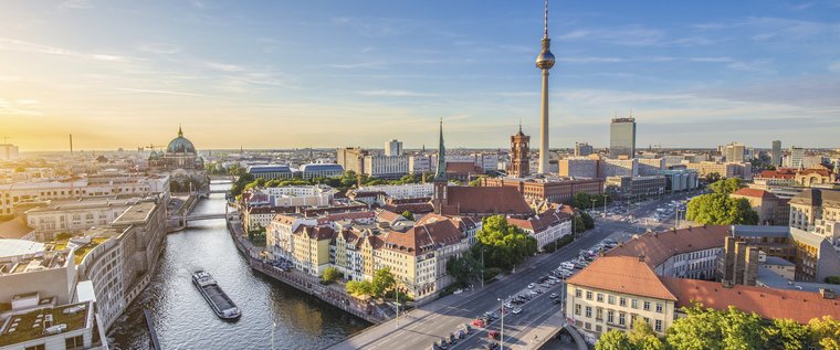 Berlin Skyline bei Sonnenuntergang