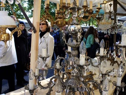 Berliner Antikflohmarkt auf der Trabrennbahn KARLSHORST